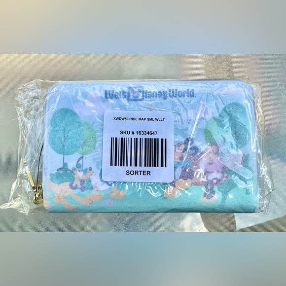 Walt Disney World♠️Mickey & Friends Zip Wallet - Picture 6 of 6